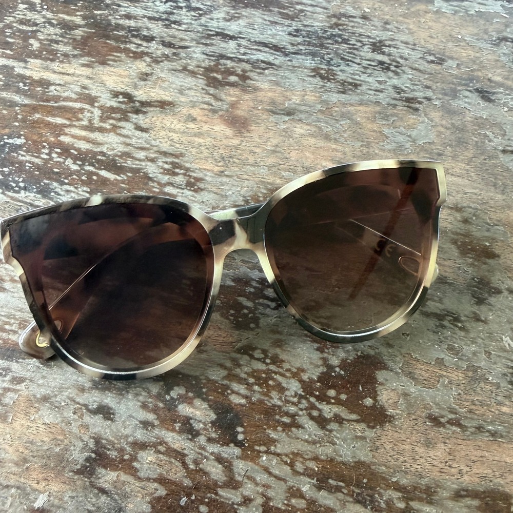 Chloe Womens Cat Eye Sunglasses Grey Marbled Tortoise Gold Shell Logo CE734S